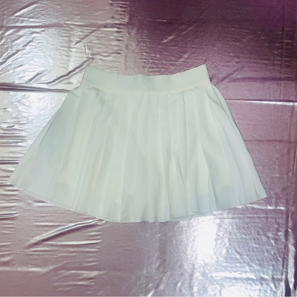 White pleaded skirt